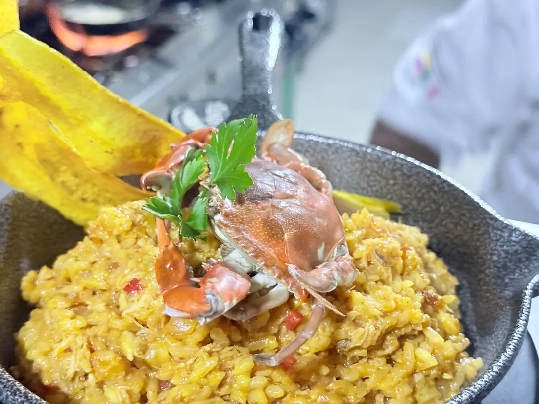 Arroz a la cangrejera con cangrejo entero